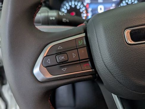 Used 2025 Jeep Compass Trailhawk AWD/4WD image 18