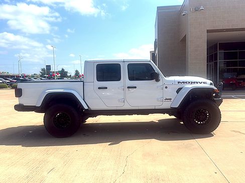 Used 2024 Jeep Gladiator Mojave AWD/4WD image 6