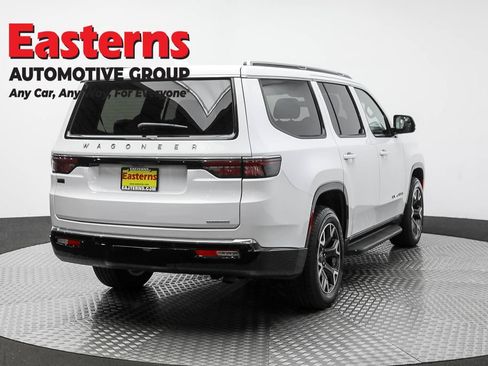 Used 2023 Jeep Wagoneer Series III w/ Preferred Equipment Group RWD image 5