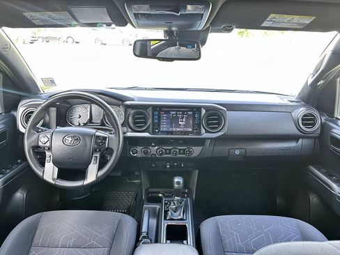 Used 2018 Toyota Tacoma TRD Sport AWD/4WD image 27