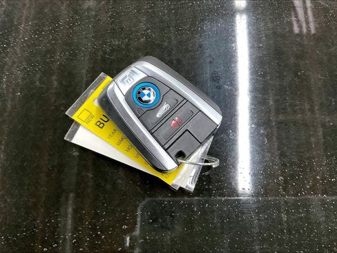 Used 2019 BMW i8 image 13