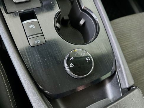 Used 2022 Nissan Rogue SV image 25