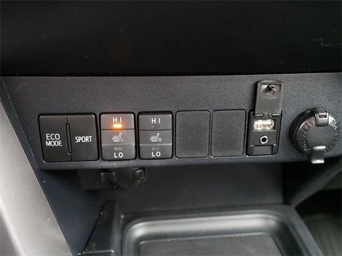 Used 2016 Toyota RAV4 Limited image 31