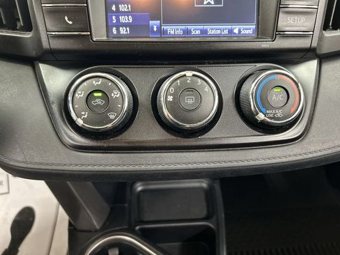 Used 2016 Toyota RAV4 LE AWD/4WD image 16
