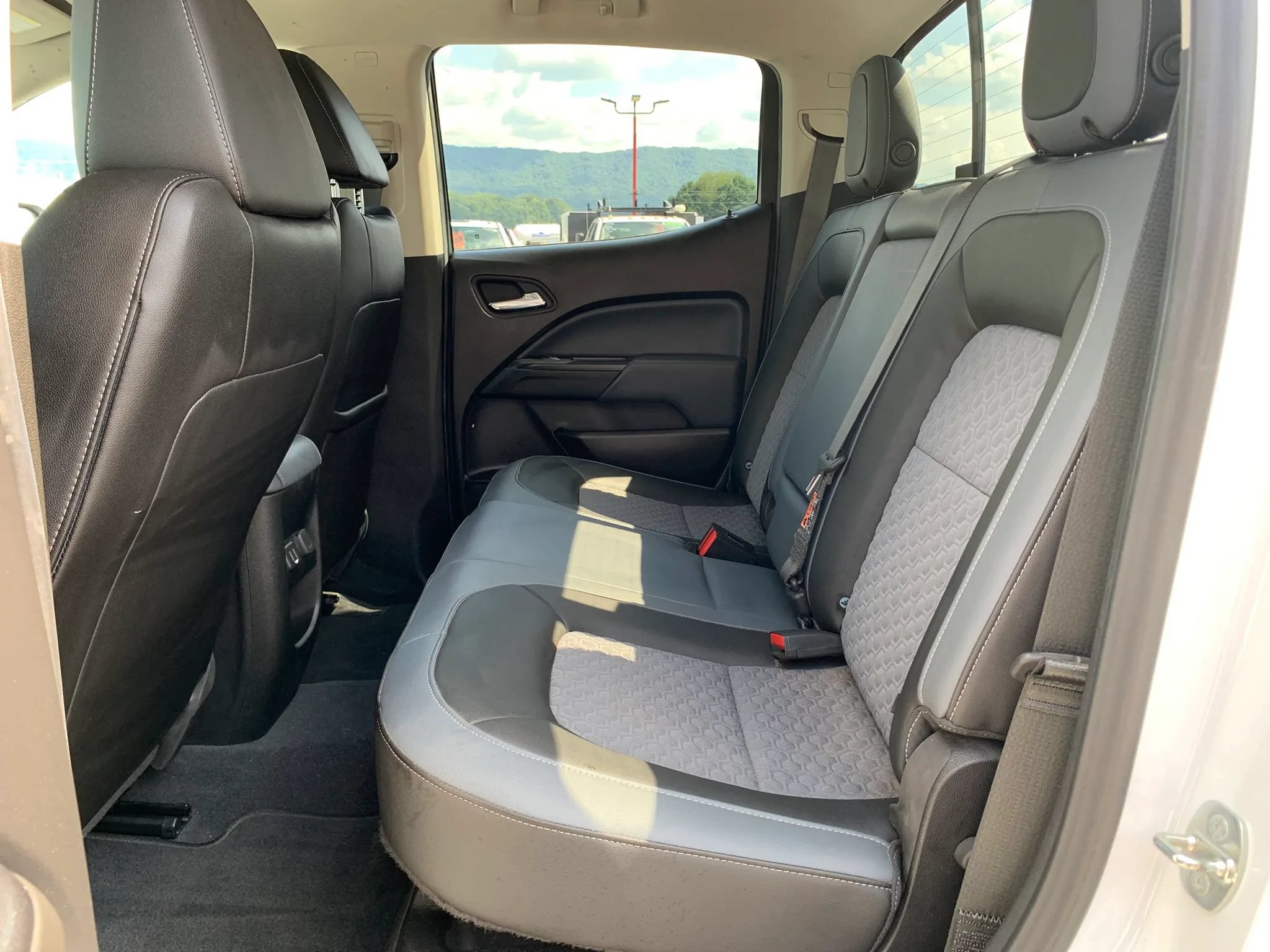 Used 2019 Chevrolet Colorado Z71 AWD/4WD image 25