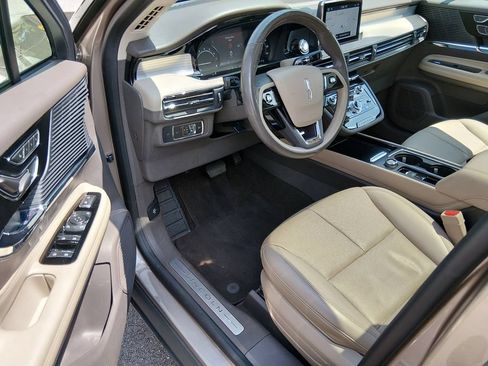 Used 2021 Lincoln Corsair AWD w/ Premium Package image 10