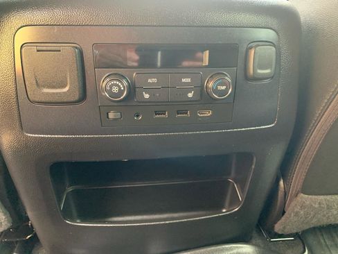 Used 2018 Chevrolet Suburban Premier AWD/4WD image 22