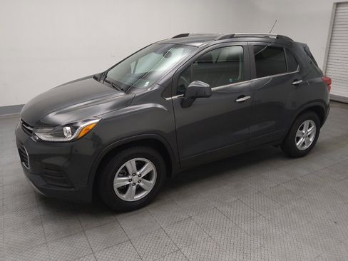 Used 2020 Chevrolet Trax LT w/ Driver Confidence Package FWD image 2