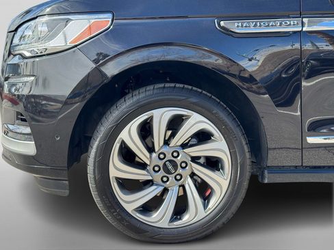 Used 2024 Lincoln Navigator Reserve image 7