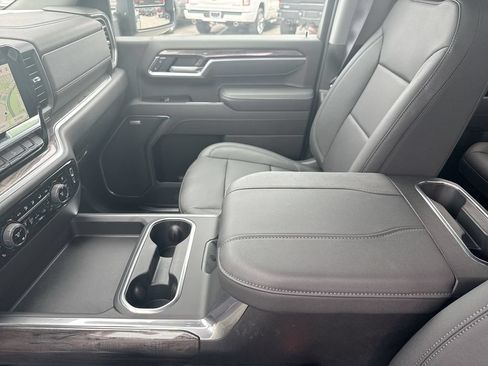 Used 2026 Chevrolet Silverado 2500 LTZ w/ LTZ Convenience Package AWD/4WD image 25