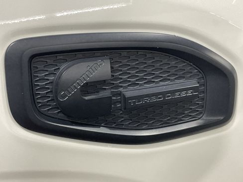 Used 2019 Nissan Titan SL w/ Midnight Edition image 10