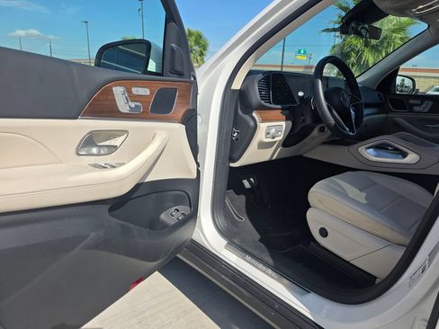 Used 2025 Mercedes-Benz GLE 450e 4MATIC image 10
