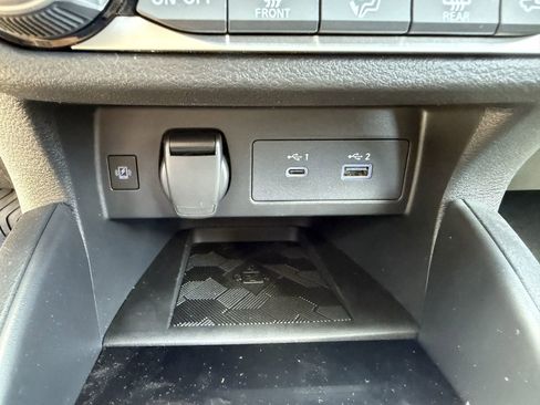 New 2025 Nissan Versa SR w/ Trunk Package FWD image 8