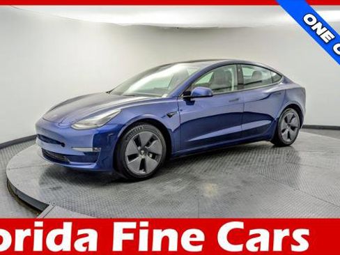 Used 2023 Tesla Model 3 Standard Range image 1