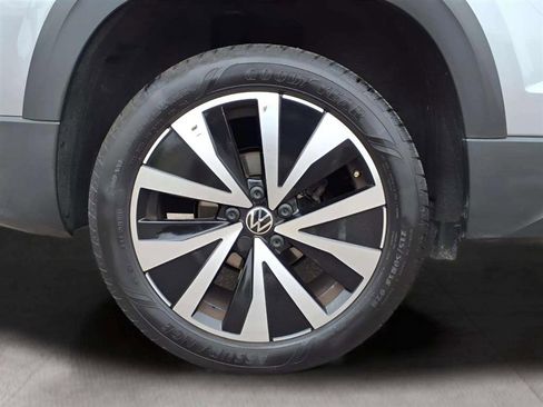 Used 2024 Volkswagen Taos SE image 19