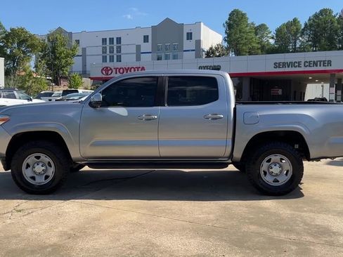Used 2019 Toyota Tacoma SR image 3