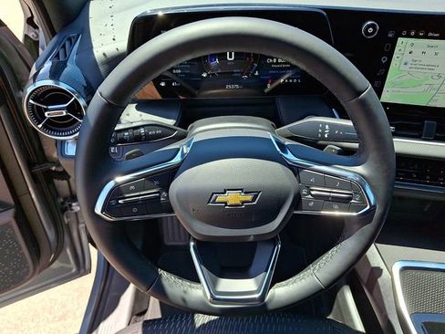Used 2025 Chevrolet Equinox LT FWD image 19