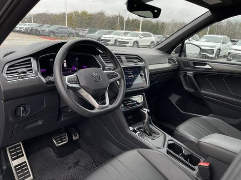 Used 2023 Volkswagen Tiguan SE R-Line image 10