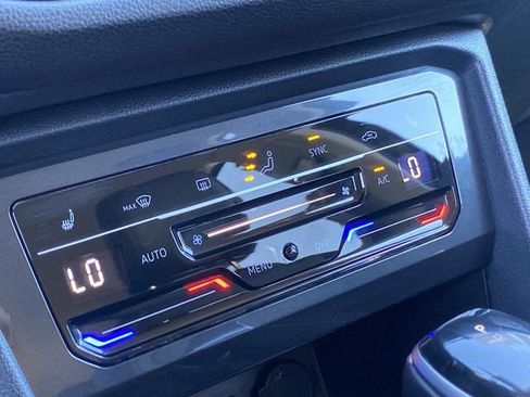 Used 2023 Volkswagen Tiguan SE image 18