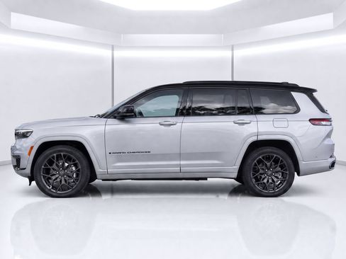 Used 2023 Jeep Grand Cherokee L Summit AWD/4WD image 6