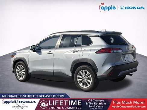 Used 2024 Toyota Corolla Cross LE AWD/4WD image 4