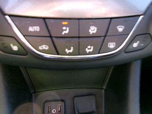 Used 2019 Chevrolet Cruze LT w/ Convenience Package FWD image 17