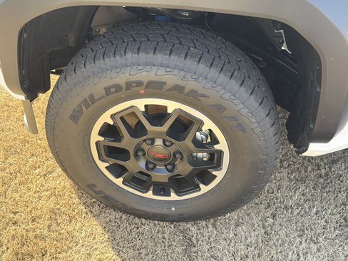 New 2025 Toyota Tacoma TRD Off-Road AWD/4WD image 20