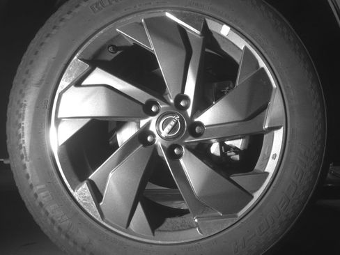 Used 2025 Nissan Rogue SV FWD image 13