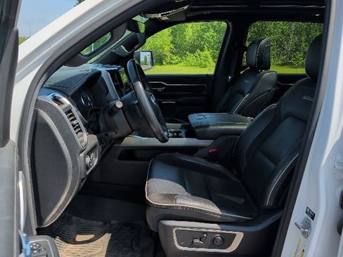 Used 2022 RAM 1500 Laramie AWD/4WD image 3