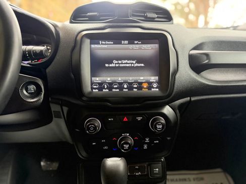 Used 2018 Jeep Renegade Latitude w/ UConnect 8.4 Nav Group image 11