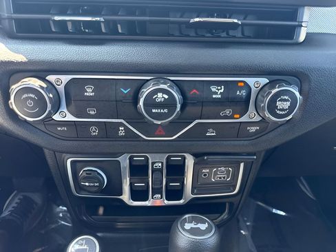 Used 2025 Jeep Wrangler Unlimited Sport AWD/4WD image 10