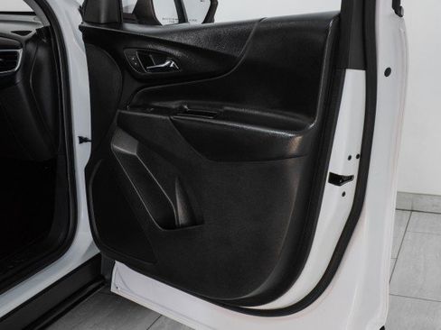 Used 2022 Chevrolet Equinox LT w/ Driver Convenience Package image 42