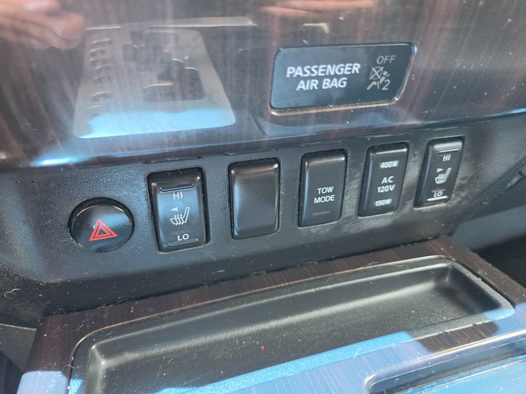 Used 2014 Nissan Titan SL AWD/4WD image 22