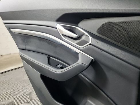 Used 2023 Audi e-tron Premium Plus w/ Premium Plus Package image 18