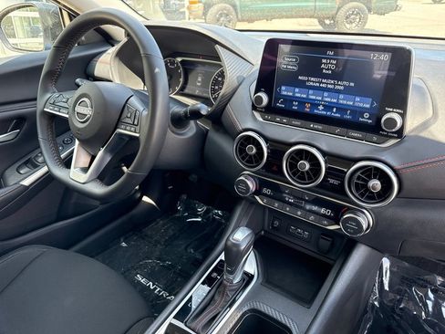 Used 2025 Nissan Sentra SR FWD image 38
