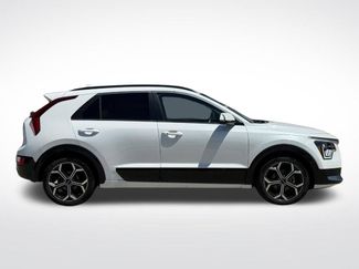 Used 2023 Kia Niro EX Touring FWD video 2