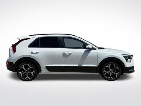 Used 2023 Kia Niro EX Touring FWD image 2