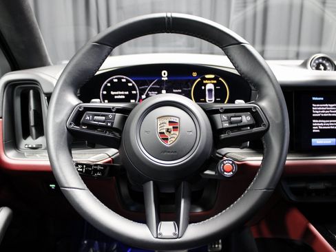 Used 2024 Porsche Cayenne Turbo GT image 27