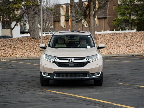 Used 2019 Honda CR-V Touring image 2