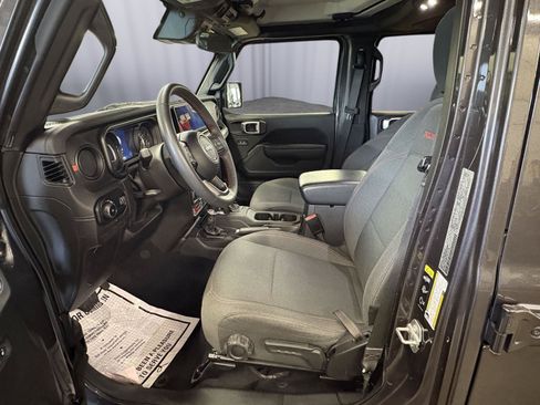Used 2025 Jeep Wrangler Unlimited Rubicon AWD/4WD image 27