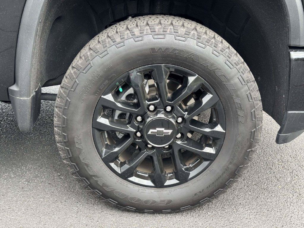 Used 2025 Chevrolet Silverado 2500 LT w/ Trail Boss Package AWD/4WD image 28