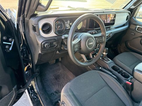 Used 2024 Jeep Gladiator Sport image 7