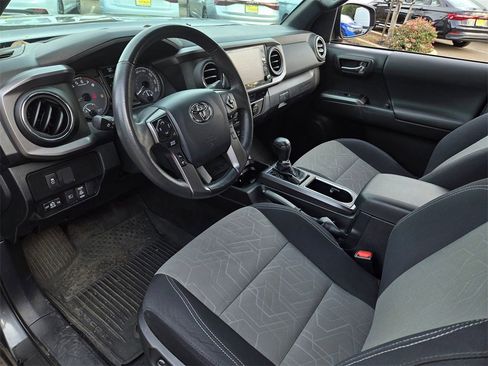 Used 2023 Toyota Tacoma TRD Off-Road image 9