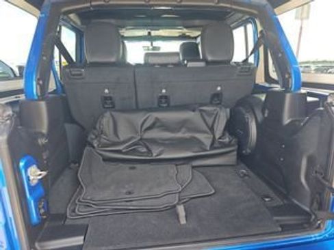 Used 2022 Jeep Wrangler Unlimited Sahara AWD/4WD image 14