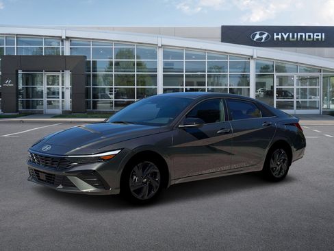 New 2026 Hyundai Elantra SEL Sport FWD image 2