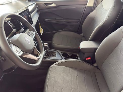 New 2026 Volkswagen Taos SE image 11