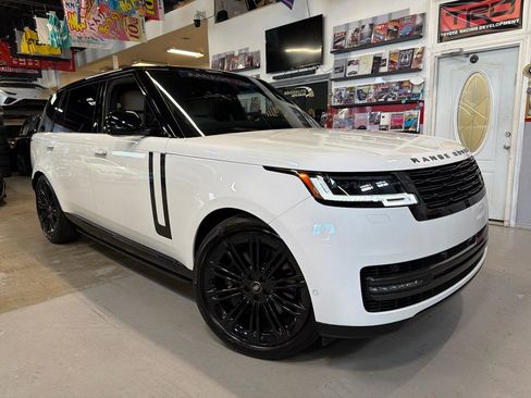 Used 2025 Land Rover Range Rover Long Wheelbase SE AWD/4WD image 1