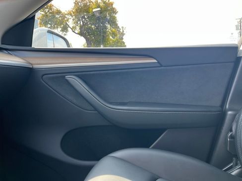 Used 2023 Tesla Model Y Long Range AWD/4WD image 16
