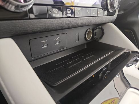 New 2025 Mitsubishi Outlander SE image 28