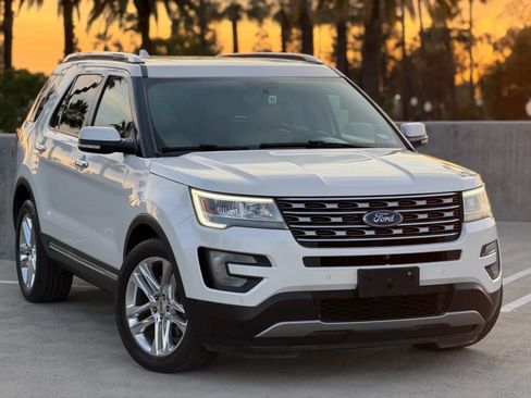 Used 2017 Ford Explorer Limited FWD image 4